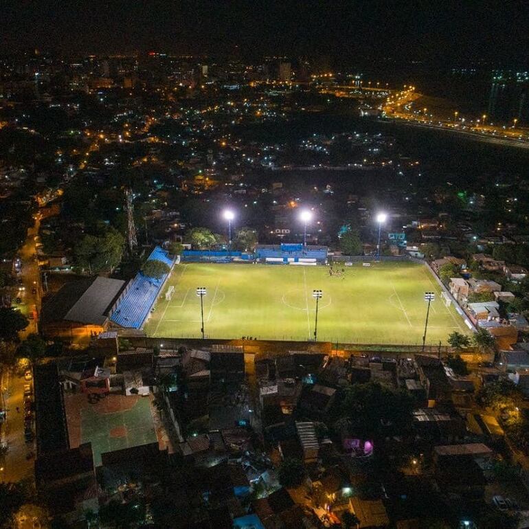 El estadio Tomás Beggan Correa albergará el encuentro entre Resistencia SC y el líder Deportivo Recoleta.