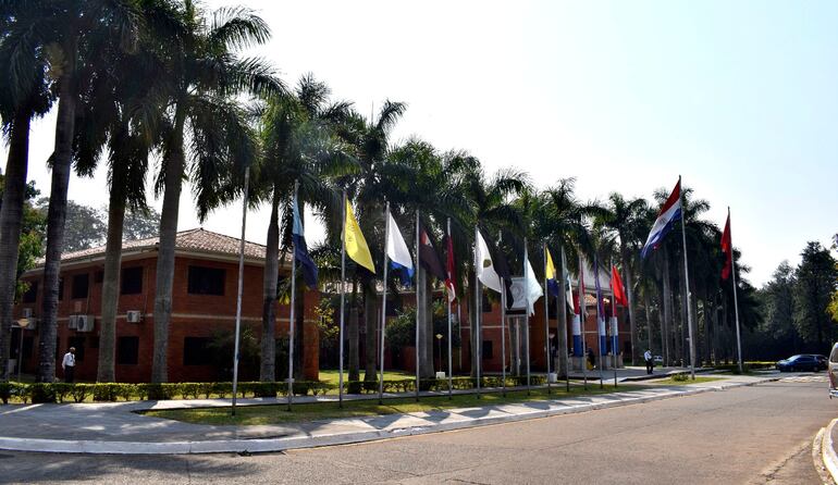 Rectorado de la Universidad Nacional de Asunción (UNA) dentro del campus en San Lorenzo.