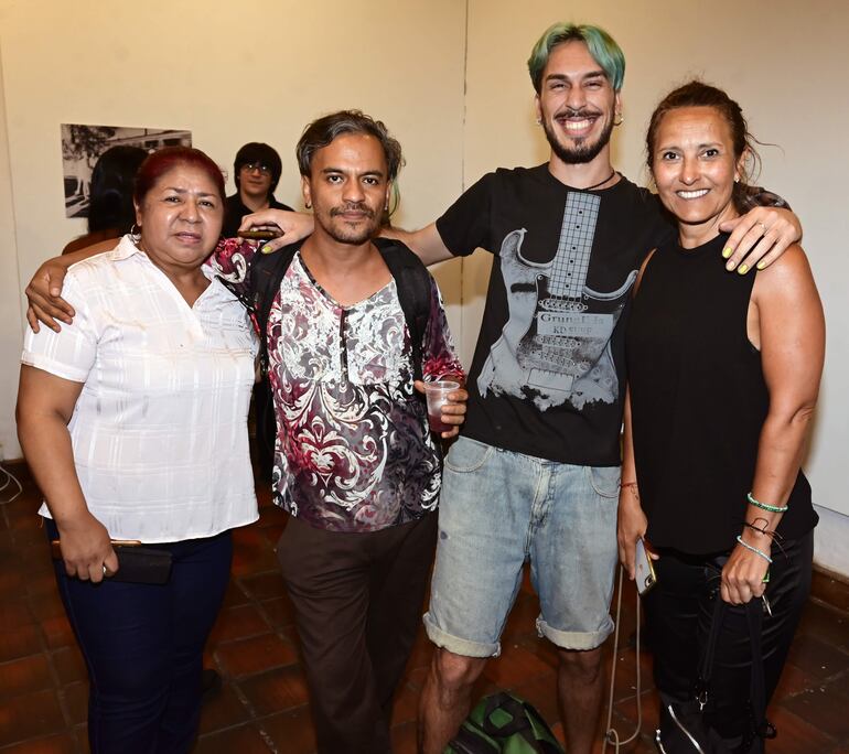 Los artistas Blasida Villamayor, Jandro Villamayor León, Walter Martínez y Gaby Sanjurjo.