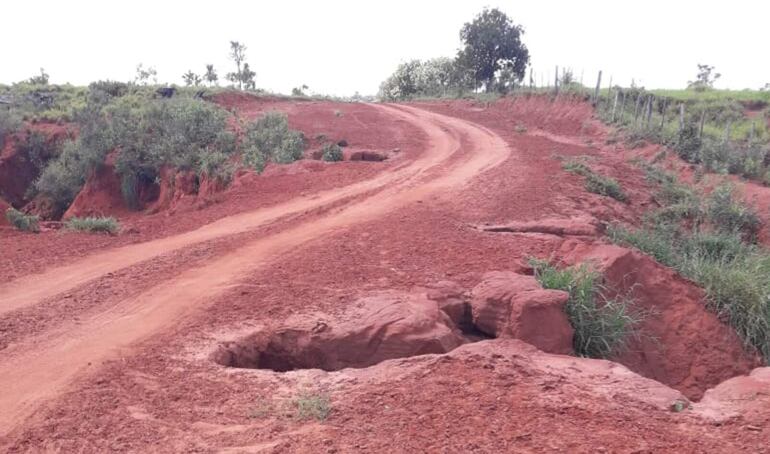 
En varios puntos del trayecto de 45 km el camino de tierra se encuentra en pésimas condiciones 