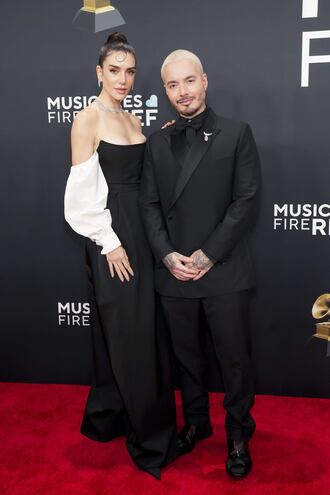 Valentina Ferrer y J Balvin llegaron de la manito a la red carpet de los Grammy Awards.