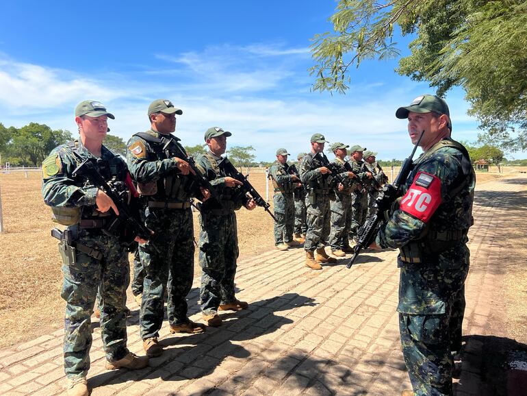 Militares de las Fuerzas de Tarea Conjunta listos para actuar. 