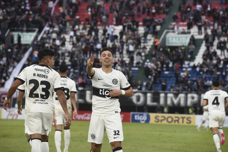 Carlos Arrúa (32), anotó el segundo gol y el de la victoria para Olimpia