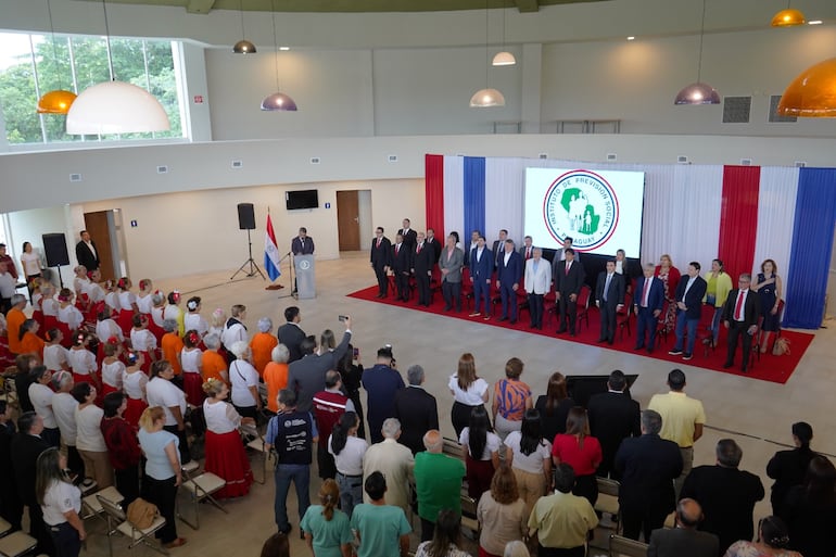 En el acto de reapertura no estuvieron presentes el presidente de la República, Santiago Peña ni el presidente de la ANR, Horacio Cartes.