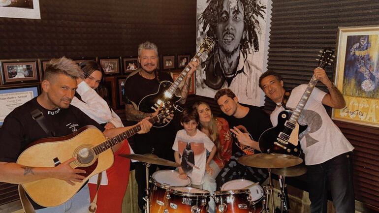 Marcelo Tinelli junto a sus hijos, su primo "El Tirri" y un amigo. (Instagram/Marcelo Tinelli)