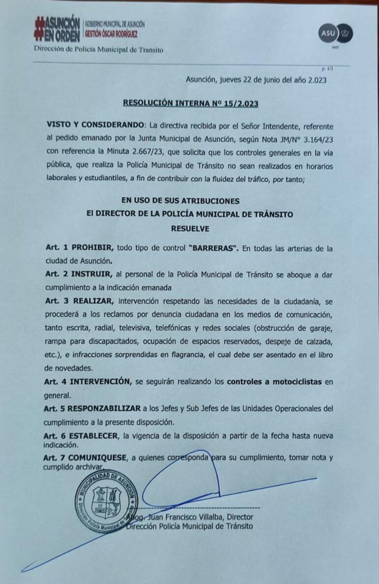 Resolución de la Dirección de Tránsito de Asunción en la que rige la prohibición de barreras de agentes de la PMT.