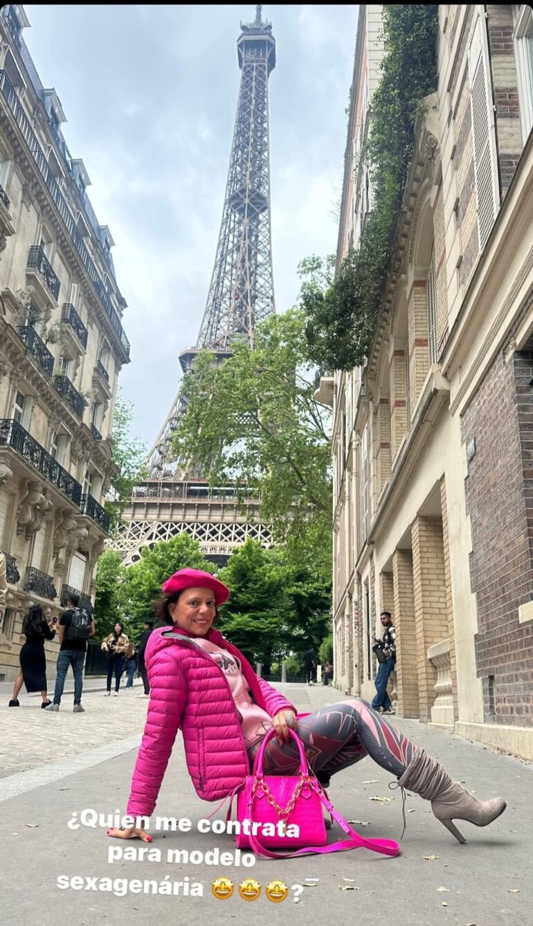 Nora Ruoti posando en París con la Torre Eiffel de fondo. (Instagram/Nora Ruoti)