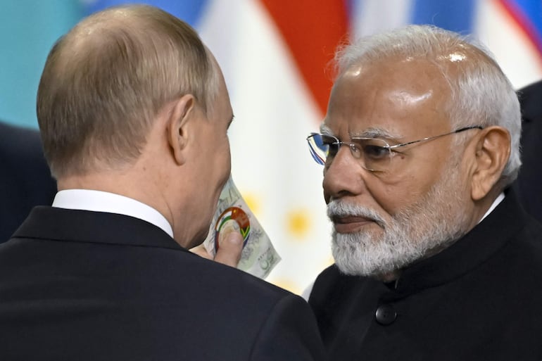 El presidente ruso Vladimir Putin y el primer ministro de la India, Narendra Modi.