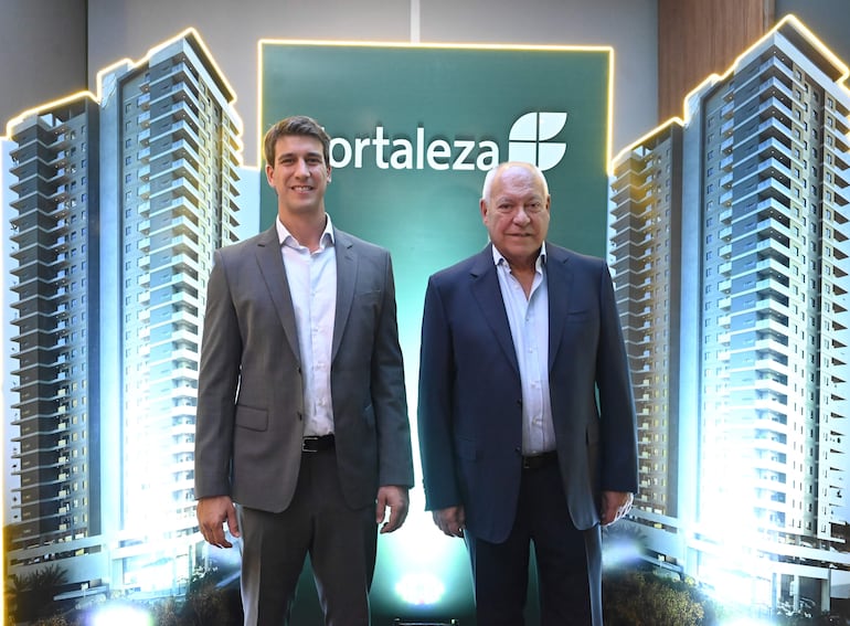 Francisco Gómez y Ernesto Gómez durante la presentación de Fortaleza San Martín.