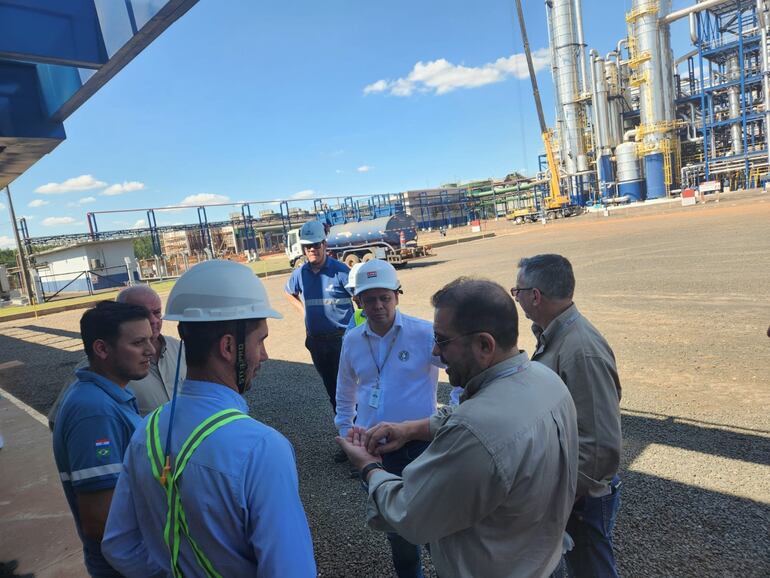 Reunión de autoridades de la ANDE con representantes de INPASA del Paraguay.