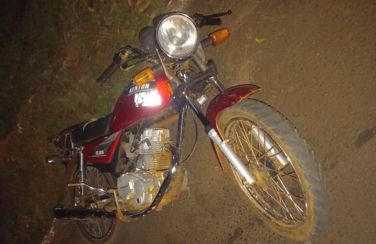 La motocicleta abandonada por el motochorro fue incautada para ser sometida a pericia.