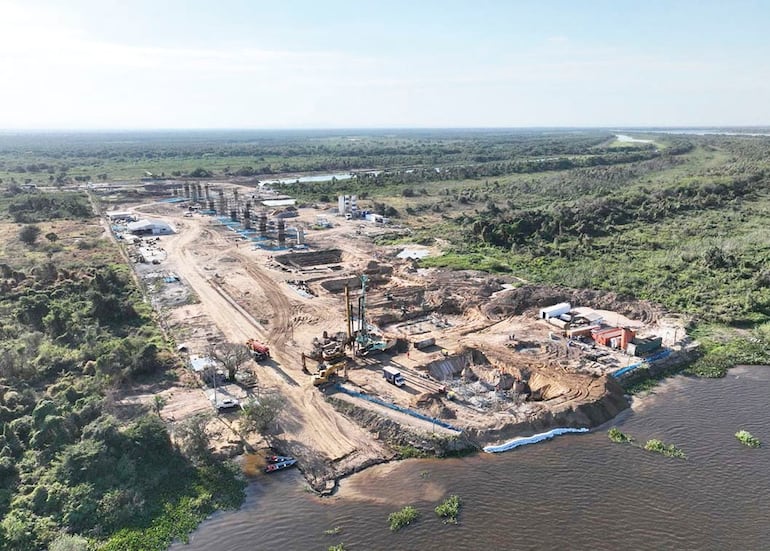 El puente de la ruta bioceánica es una de las obras emblemáticas en ejecución.