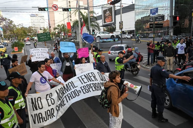 Protesta de Opama en Asunción contra el sistema de transporte público.