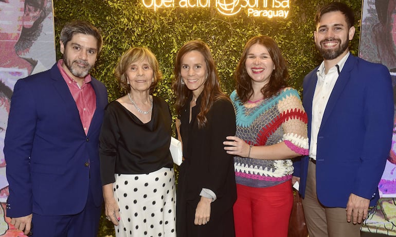 Julio Aguilar, María Teresa Meyer, Karina Díaz Meyer, Paola Rivero y Gabriel González.