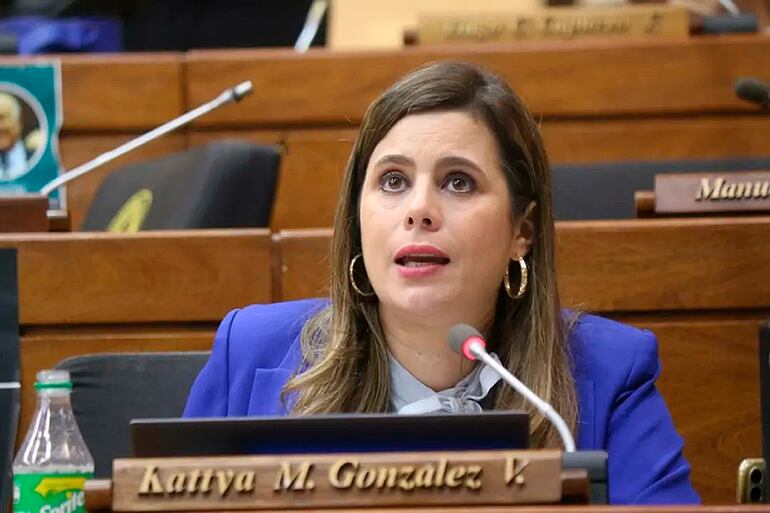 Kattya González, senadora por el Partido Encuentro Nacional.