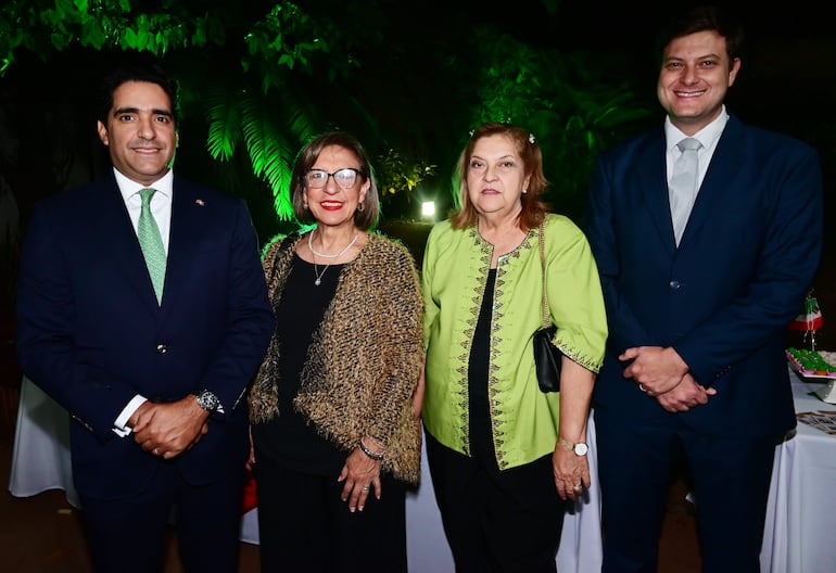 Julio Castaños, embajador de República Dominicana, Martha Chamorro, Ofelia Brunetti y José Brunetti.