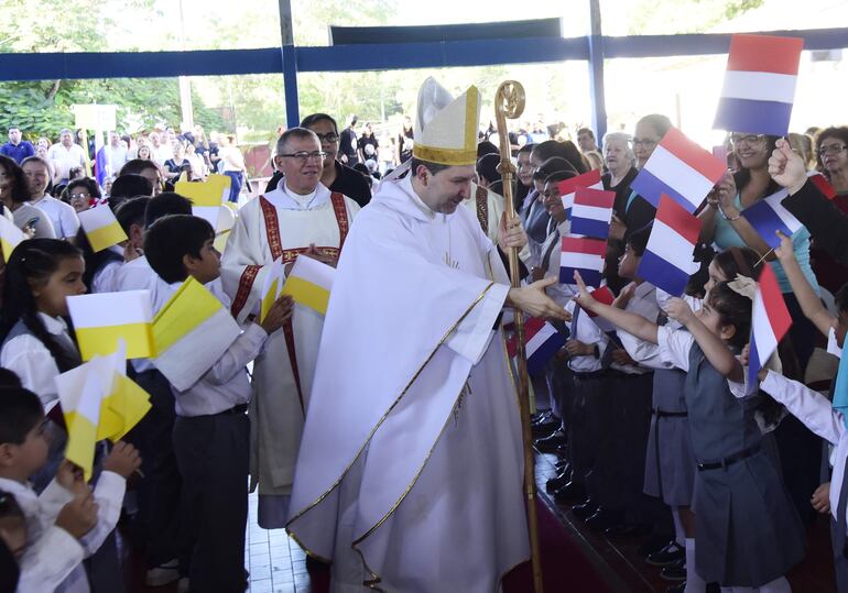 El nuncio Vincenzo Turturro durante una misa, ayer domingo.