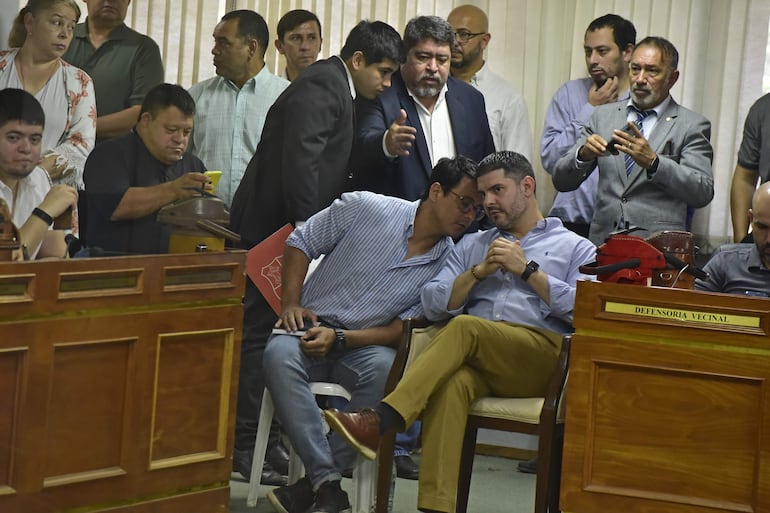 Nelson Mora, jefe de Gabinete del imputado intendente de Asunción, Óscar "Nenecho" Rodríguez (ANR-cartista) en la última sesión de la Junta Municipal.