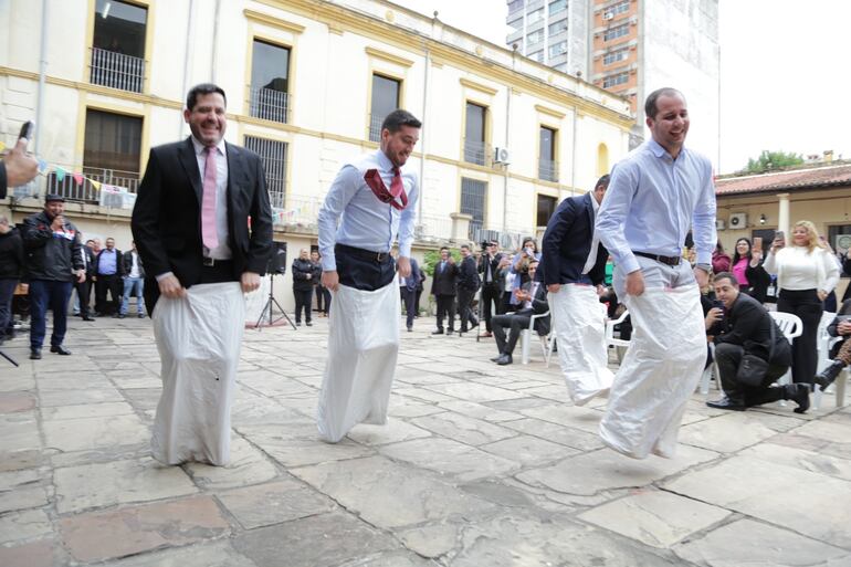 Como en sus viejos tiempos en la televisión, el diputado Rubén Rubin se mostró bastante competitivo en la "carrera vosa", con sus colegas.