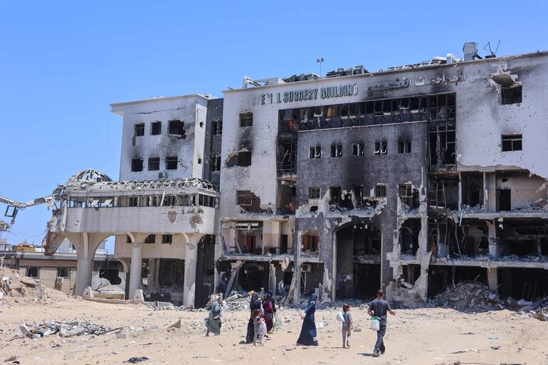 La devastada fachada frontal del hospital Al-Shifa, en la Ciudad de Gaza.
