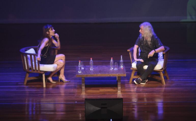 Nancy Giampaolo y Diego Capusotto durante la charla "El lado C", que presentaron el sábado en el BCP. Foto: Gentileza, a2a.