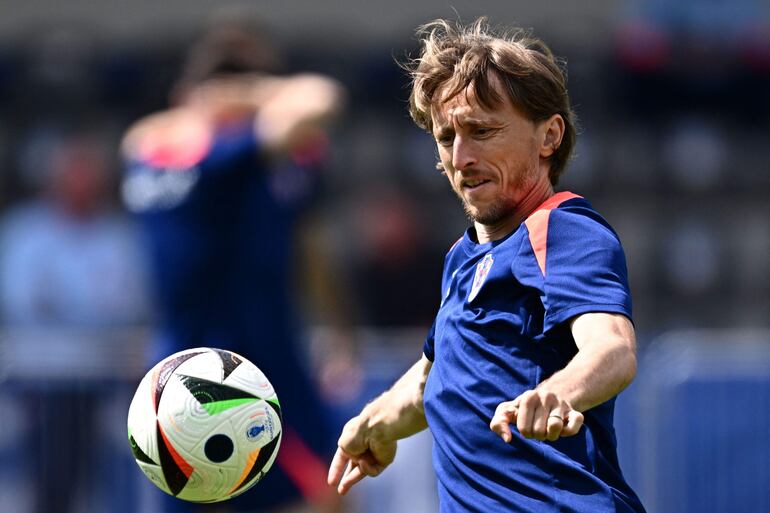 Croatia's midfielder #10 Luka Modric attends a MD-1 training session at the team's base camp in Neuruppin on June 23, 2024, on the eve of their UEFA Euro 2024 football match against Italy. (Photo by GABRIEL BOUYS / AFP)