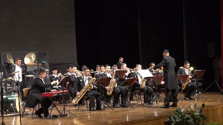 Bajo la batuta del maestro Óscar Barreto, las agrupaciones de la Policía Nacional ofrecerán un variado programa en este concierto denominado "Arte & Paz".