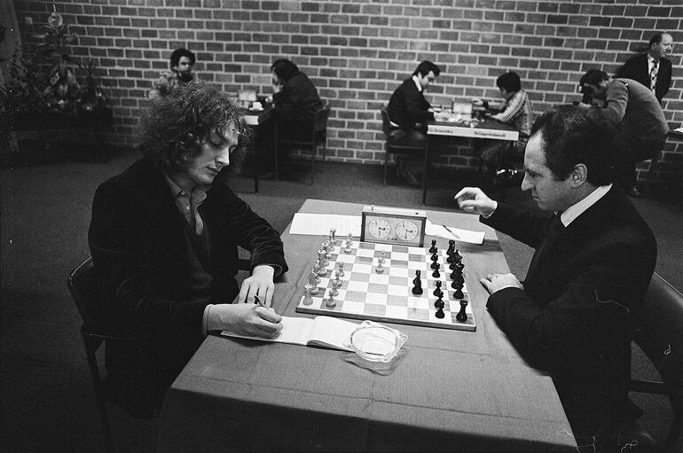 Jan Timman y Lev Polugaevsky, Wijk aan Zee 1979 (Foto Suyk, Koen Anefo Archivos Nacionales de Países Bajos).