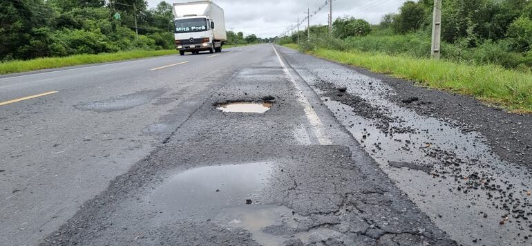 Los baches van aumentando cada vez más. 