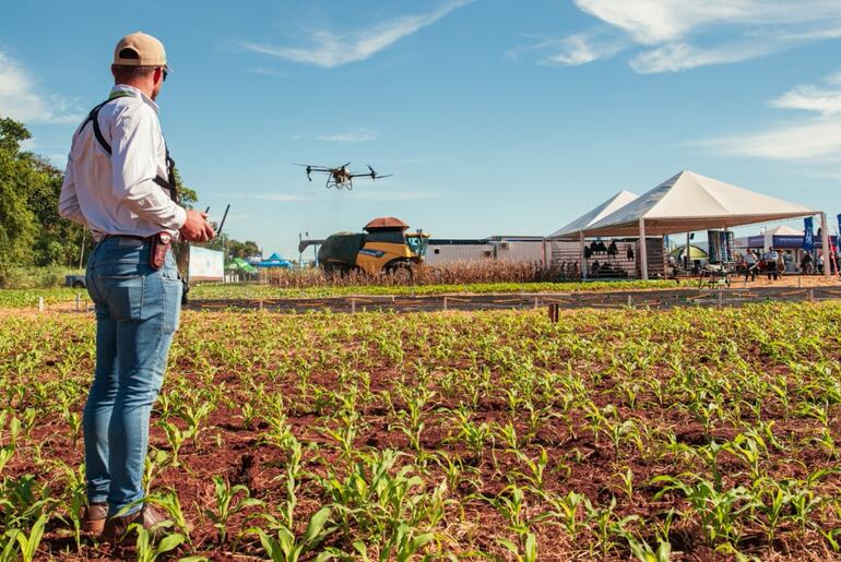 Las demostraciones de tecnologías 
de aplicación de productos  con drones gustaron a los visitantes.