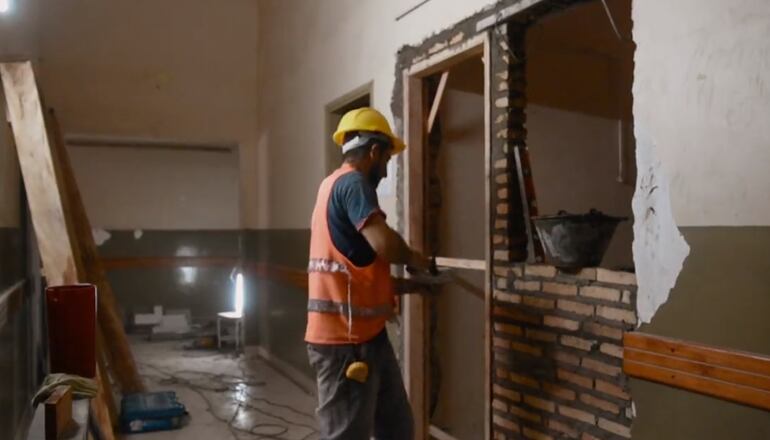 En el Hospital de Capiatá se está trabajando en refacciones que ocasionó que se tengan que mudar pacientes de la sala de internación al pabellón de continencia, dicen.