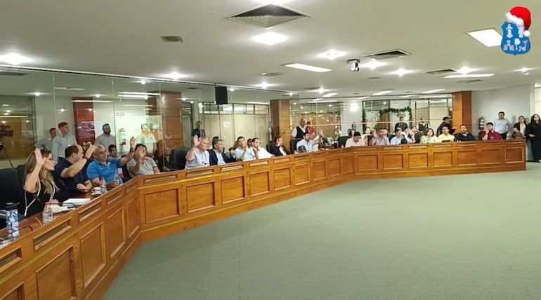 Aplanadora cartista en la Junta Municipal de Asunción aprobó el "emparchado" del fraccionamiento de las 6 hectáreas que Nenecho pretende subastar este miércoles.