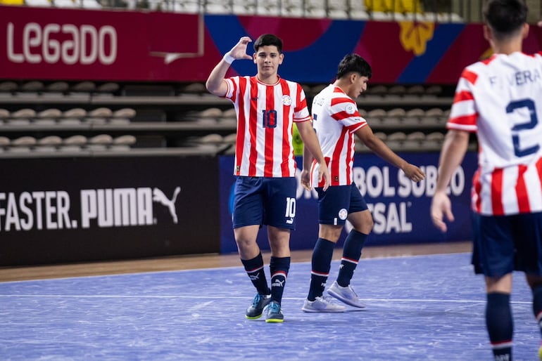 Robert Gamarra anotó un doblete para el triunfo de Paraguay sobre Ecuador el lunes en Lima.