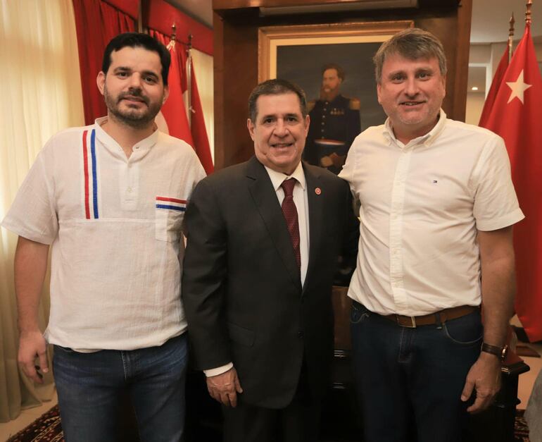 Miguel Maria Olmedo Leites , Horacio Cartes y Denis Lichi.