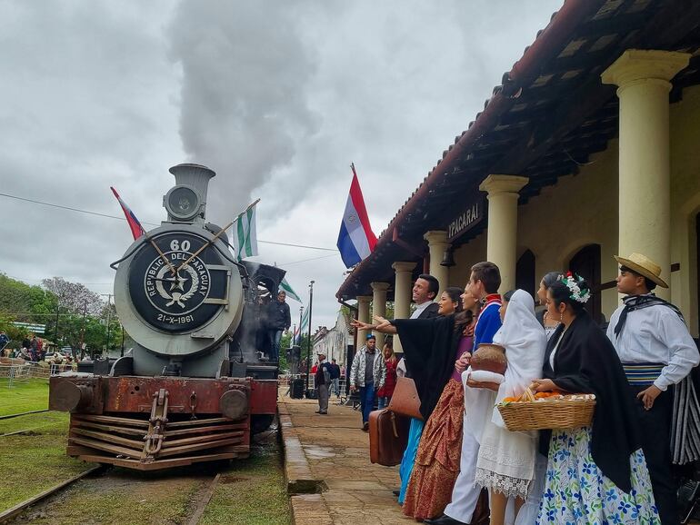 Actores evocaron a personajes de épocas passadas habitués de la estación del tren. Hasta “Carlos Antonio López” apareció.