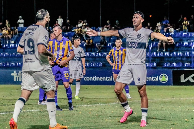 Kevin Parzajuk celebra su gol, con el que Olimpia derrotó al Sportivo Luqueño 1-0, en la última fecha del Apertura 2024.