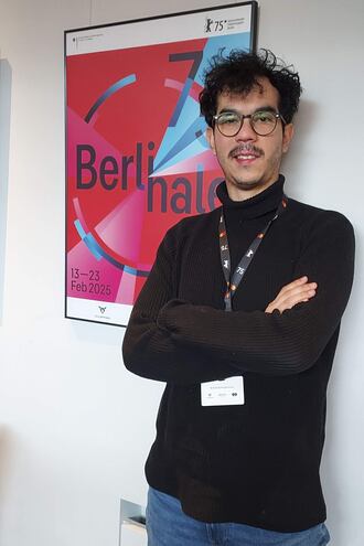 Juanjo Pereira presentó hoy en la Berlinale el documental "Bajo las banderas, el sol", con el que busca contar la historia silenciada de 34 años de dictadura en Paraguay.