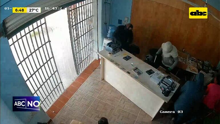 Video: así fue como delincuentes asaltaron una casa de cambios de Alberdi