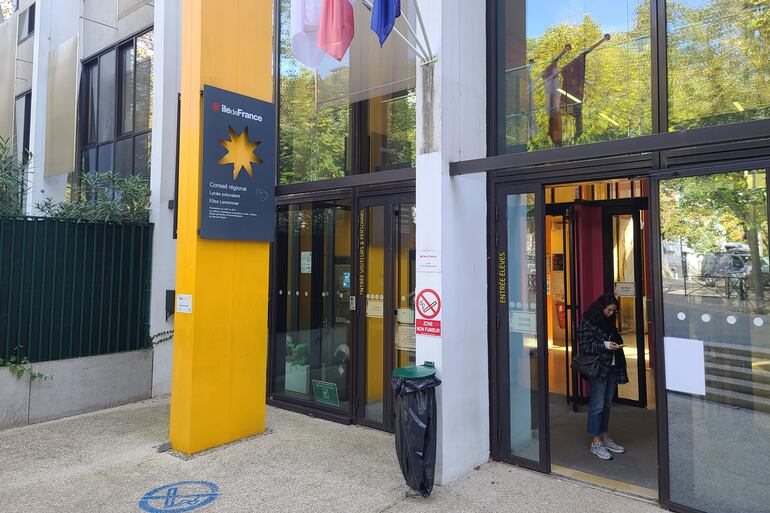 Vista del instituto Elisa-Lemonnier, situado en París, Francia, infestado por una plaga de chinches en al menos 14 aulas del centro y en el que buena parte del alumnado y profesorado rechaza asistir a la escuela.