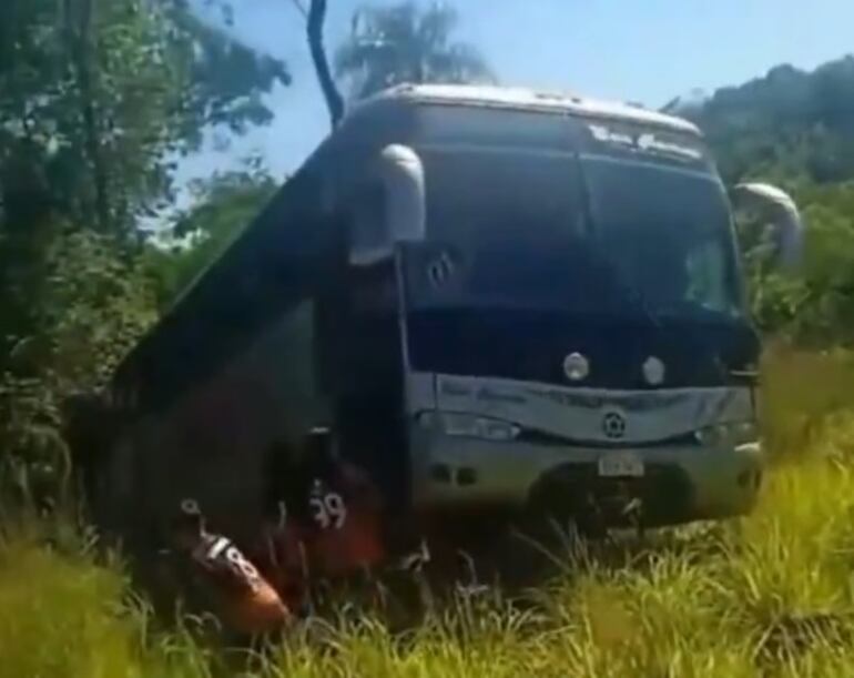 Laurel Canindeyu accidente bus