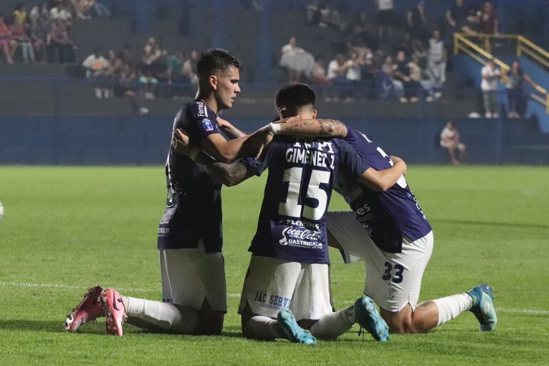 Juan José Giménez (15), futbolista de Sportivo Ameliano, celebra un gol en el partido frente a Benjamín Aceval por los 16avos de final de la Copa Paraguay 2024 en el estadio Martín Torres, en Asunción.