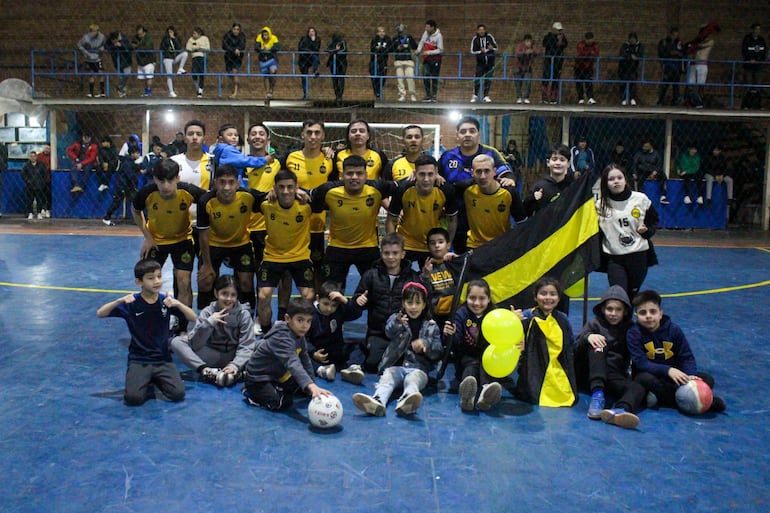 Deportivo Atenas no pudo ganar y deberá jugarse todo en la jornada del martes.