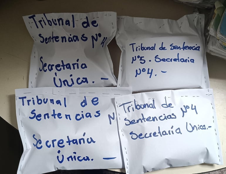 Incautan documento por supuestos hechos de producción no auténticos.