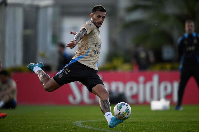 Leandro Paredes podría ser titular en el partido ante Paraguay