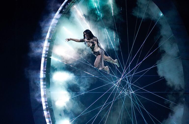 Katy Perry en un momento de su presentación en el UBS Arena, donde anoche se entregaron los VMAs.