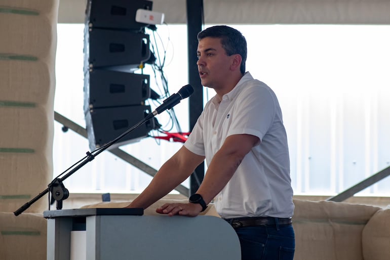 Santiago Peña, durante una inauguración privada ayer en Loma Plata, Chaco.