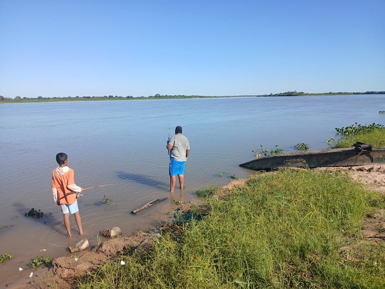 El rìo Paraguay frente al puerto de Fuerte Olimpo, logro aumentar 81 cm, esto tras las ultimas lluvias, aunque el aumento es de forma leve porque cesaron las precipitaciones.