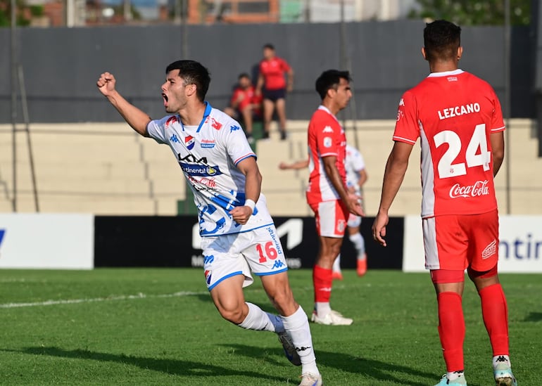 Celebra Fabrizio Jara después de anotar el gol para Nacional