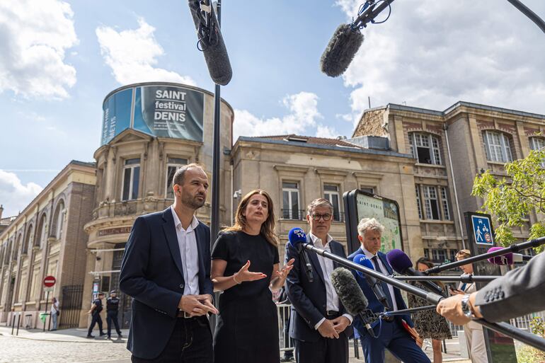 Macron se reune con líderes opositores.