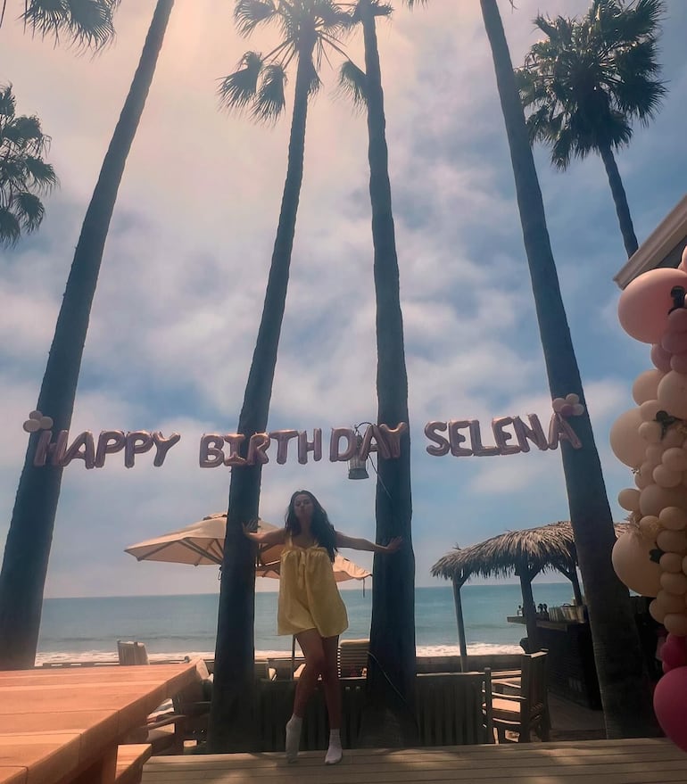 Selena Gómez celebró su cumpleaños a orillas del mar. (Instagram/Selena Gómez)